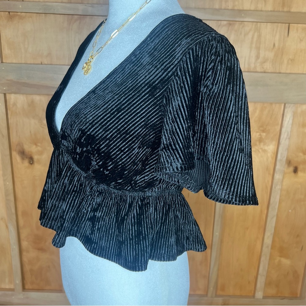 Urban Outfitters Black V-Neck Peplum Top | Women’s Size Medium / NWOT - Picture 4 of 7